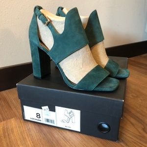 NIB Banana Republic Blyss heels in Loch Green